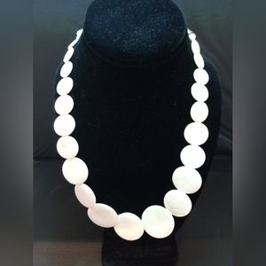 White round shell lentil necklace